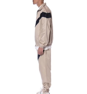 Conjunto Deportivo Cortavientos para Hombre, Chaqueta Ligera con Capucha, Ropa Deportiva Personalizada al por Mayor, Chaqueta Deportiva Color Beige con Bloques de Color para Hombre - Product Image 2