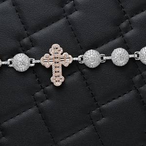 สร้อยข้อมือเงินแท้ 925 ชุบทองสองสี ประดับเพชรโมอิสซาไนต์ทรงเหลี่ยมเจียระไนวิบวับ สี D คุณภาพ VVS ดีไซน์ทันสมัย - Product Image 3