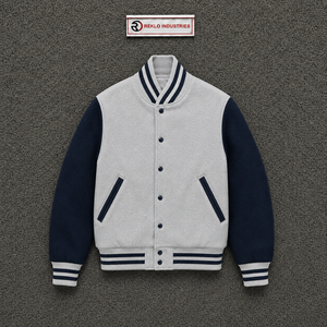Veste universitaire classique en laine bleu marine argentée avec manches contrastantes bleu marine, boutons-pression noirs et bande blanche - Product Image 5