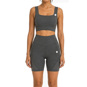Ensemble de sport côtelé sans coutures tendance pour femme – Soutien-gorge de sport côtelé et short en tissu flexible, coupe fluide, élégant, deux pièces, tenue de sport - Product Image 1