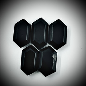 Ónix negro natural facetado de alta calidad AAA+ en forma de hexágono para la fabricación de joyas IBRAHIM GEMS - Product Image 1