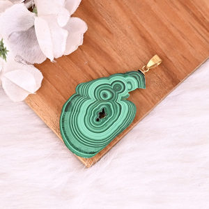 Colgante de Piedra Verde Única de Malaquita Natural en Estalactita con Baño de Oro sobre Latón de 18.16 g - Product Image 6