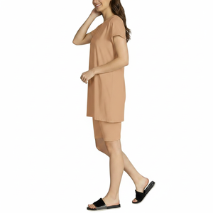 Ensemble deux pièces décontracté pour femme : T-shirt imprimé à col rond et manches courtes, et short longueur genou, coupe régulière et respirant - Product Image 3