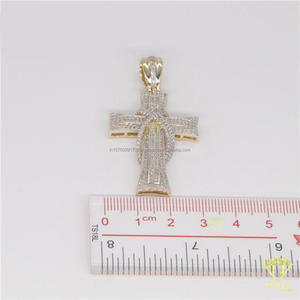 Collier pendentif croix torsadée haut de gamme avec diamant de laboratoire, design de bijoux de mode streetwear - Product Image 3