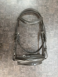 Bridon en cuir à nezelle à manivelle avec détails de couture pour équipement d'équitation - Product Image 1