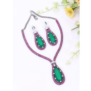 Ensemble collier et boucles d'oreilles en laiton plaqué argent de qualité supérieure avec zircon pour femmes, idéal pour les occasions de mariage et les cadeaux - Product Image 1