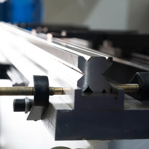 Presse plieuse CNC robuste 30-400 tonnes à cylindre avant, plieuse de tôles NC de 4 mètres, plieuse automatique de métaux pour l'acier - Product Image 4