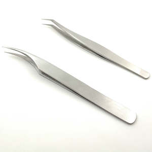 Vente en gros de pinces à cils professionnelles personnalisées avec étiquette privée, en acier inoxydable, étui en cuir, précision durable, antistatique - Product Image 2