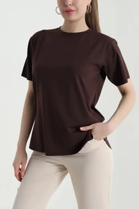 เสื้อยืดคอเต่าแขนสั้นทรงปกติสำหรับผู้หญิง EVER GLOW สีพื้น ผ้าฝ้าย 100% ระบายอากาศได้ดี ป้องกันรังสียูวี - Product Image 4