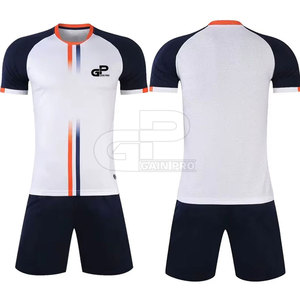 Ensemble uniforme de football pour hommes, maillot et short de haute qualité, tissu durable et performant pour les matchs et l'entraînement - Product Image 2