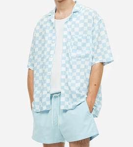 เสื้อเชิ้ตผู้ชายทรงบ็อกซี่ผ้าซาตินกันยับ ดีไซน์เรียบง่าย สไตล์ลำลอง ปกคอปก ติดกระดุม  สำหรับฤดูร้อน  สามารถสั่งตัดได้ - Product Image 3