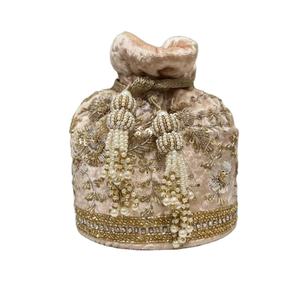 กระเป๋ากำมะหยี่บลัชออนประดับด้วยดอกไม้ zari ประดับด้วยไข่มุกประดับพู่สำหรับเทศกาลอุปกรณ์เสริมมือจับสำหรับเจ้าสาว - Product Image 1