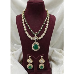 Ensemble collier et boucles d'oreilles en laiton plaqué or avec moissanite et pierres, idéal pour femme, cadeau de mariage, tenue de soirée - Product Image 1