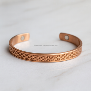 สร้อยข้อมือทองแดงแท้ปักลายหรูหราทำมือจาก ROYAL ARTISANS ดีไซน์ลายตาราง ขนาด 10 มม. เป็นมิตรกับสิ่งแวดล้อม สำหรับผู้ชายและผู้หญิง - Product Image 6