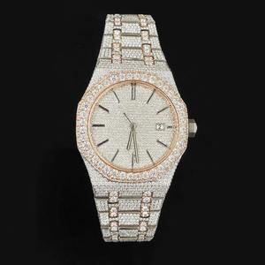 Montre-bracelet en diamant avec cadran à chiffres romains, lunette et bracelet entièrement pavés de diamants, bijou de luxe, élégant et étincelant - Product Image 2