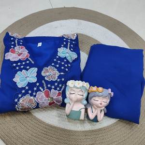 La temporada festiva requiere atuendos que brillen con la misma luminosidad que las celebraciones. Con este conjunto festivo de georgette puro, ¡estás listo para la fiesta! - Product Image 6