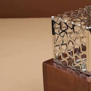 Quemador de Incienso de Metal de Lujo con Base de Madera, Quemador de Oud Árabe para Decoración del Hogar, Hotel o Majlis - Product Image 5
