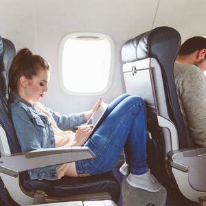 Almohada Inflable Ajustable de 3 Alturas para Descanso de Pies, Cojín de Viaje para el Cuidado de las Piernas, Alivia la Hinchazón y Mejora la Circulación Sanguínea - Product Image 4