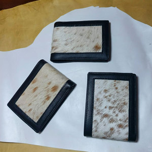 Portefeuille en cuir de vachette véritable pour homme, fait main, motif naturel, élégant et durable. - Product Image 2