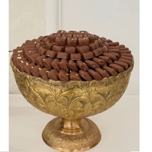 Bol de service en chocolat au design magnifique pour servir des dattes et des noix, finition dorée - Product Image 4