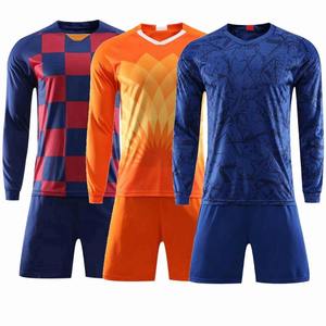 Uniforme de Fútbol Personalizado OEM, Conjunto Completo Transpirable que Incluye Camiseta con Número Personalizado para Futbolistas - Product Image 1