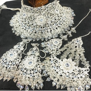 Conjunto de Joyería Nupcial Plateada Vintage para Mujer, Collar y Aretes con Cristales de Imitación, Diseño Floral, Joyería de Moda para Boda - Product Image 1