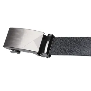 Ceinture réversible en cuir de vachette noir uni avec boucle carrée à verrouillage automatique en alliage, design géométrique, style formel, prête à offrir - Product Image 5