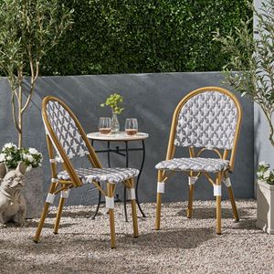 Set di 2 Sedie da Bistrot Francesi in Rattan PE e Alluminio per Esterni, Finitura Grigia e Bianca Effetto Bambù, Arredamento da Patio - Product Image 1