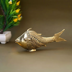 Arte Tribal Bastar Hecho a Mano, Pez Antiguo de Latón con Escamas, 4x8 Pulgadas, Decoración para el Hogar y el Trabajo, Arte Tradicional Indio - Product Image 2