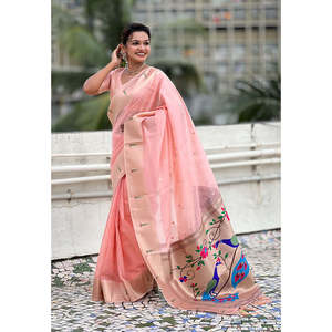 Vestidos de Noche Elite Weaves, Color Rosa Bebé, Organza Paithani, Saree Tejido con Zari, 450g - Product Image 2