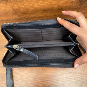 2025 flambant neuf femmes longue RFID blocage voyage portefeuille usiné à la main en cuir de vachette bracelet pochette grande capacité fermeture éclair portefeuilles - Product Image 6