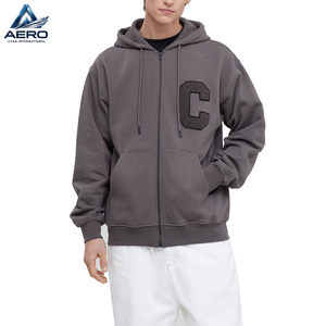 Vente en gros de sweats à capuche zippés pour hommes en polaire, avec broderie effet serviette, patchwork chenille et motif graphique lettré - Product Image 1
