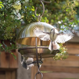 Mangeoire à oiseaux suspendue en laiton faite à la main pour décoration extérieure de jardinage, thème oiseaux - Product Image 6
