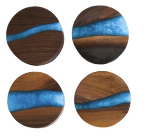 Posavasos de diseño artístico de madera de acacia y resina de nuevo diseño para bebidas Suministros para hoteles y restaurantes Diseño único hecho a mano - Product Image 1