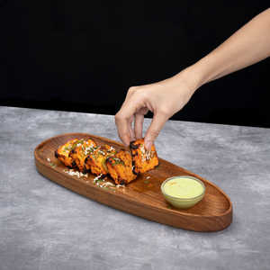 Plateau ovale en bois de qualité supérieure, fabriqué en bois massif naturel, pour servir des en-cas, du pain, des fruits et pour la décoration de table. - Product Image 1