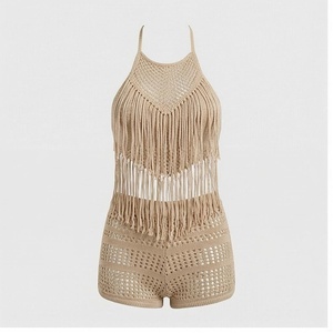Ensemble haut halter en crochet pour femme avec pompons et short, ajouré et respirant, idéal pour la plage - Product Image 1