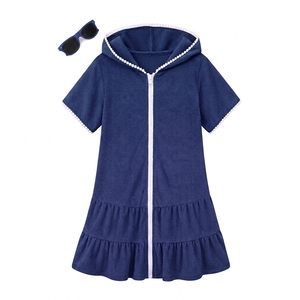 Robe de bain à capuche 100 % polyester pour filles, sans manches, fermeture éclair frontale, séchage rapide, mini, mignonne, pour la plage et la piscine, avec logo personnalisé - Product Image 1