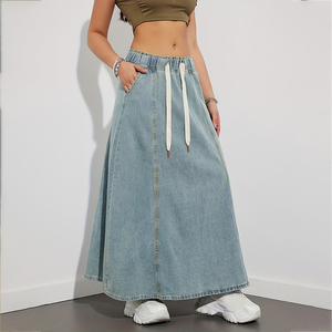 Falda Larga de Mezclilla para Mujer, Clásica, Ajustada, Azul, con Gran Dobladillo en Línea A - Product Image 3