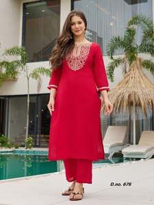 Zain Exports: Nuevo lanzamiento de conjunto moderno de salwar kameez, pantalón y dupatta para mujer, con estampado digital en algodón y rayón, color pistacho. - Product Image 3
