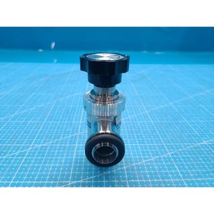 Fixateur mécanique de précision FUJI SEIKI 1222101, utilisé comme pièce détachée pour équipement semi-conducteur d'époque - Product Image 3