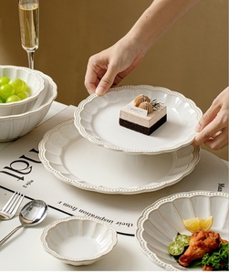 Service de table élégant en céramique blanche vintage, bord festonné perlé en relief, compatible lave-vaisselle, écologique, assiettes pour mariage, fête et maison - Product Image 6