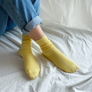 Chaussettes côtelées mignonnes de style coréen, fabriquées en coton peigné respirant et hautement élastique pour un usage quotidien en intérieur - Product Image 1