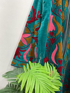 Chaqueta Larga de Terciopelo Turquesa Vintage con Bordado Floral Hecho a Mano, Cuello Alto, Manga Larga, Ropa de Abrigo para Otoño - Product Image 5