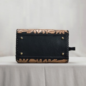 Nuevo Bolso de Hombro de Cuero Genuino a Cuadros con Diseño Floral Vintage Premium, Hecho a Mano, para Mujer - Product Image 4