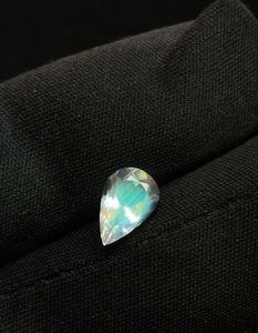 Piedra lunar arcoíris azul brillante, piedra preciosa natural arcoíris, corte de pera. - Product Image 1