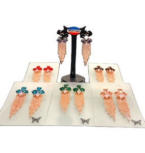 ต่างหูโฆษณาแบบดั้งเดิมที่ออกแบบมาสำหรับผู้หญิงที่มีความสวยงามมากมาย - Product Image 1