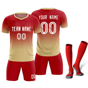 Ensemble d'uniformes de football personnalisés par sublimation 2026 – Maillot de football dégradé rouge et or avec short et chaussettes – Fabricant de kits d'équipe OEM - Product Image 1