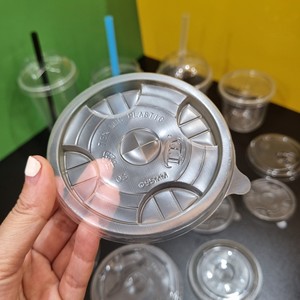 Tapa de Plástico PET Personalizada OEM, Libre de BPA, Venta Caliente de Fábrica, 90/93/95/98 mm, Tapas Desechables Transparentes para Vasos, Tipo Domo y Plano para Bebidas - Product Image 6