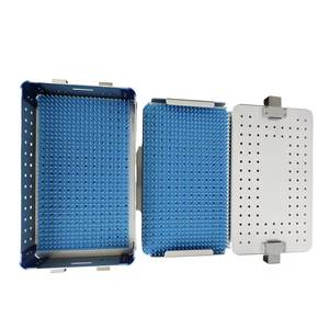 Plateau pour instruments chirurgicaux réutilisable en alliage d'aluminium et acier inoxydable avec insert perforé bleu pour usage vétérinaire Morje Surgical - Product Image 4