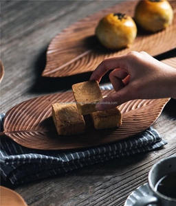 Decoración superior y uso de regalos Venta caliente Bandeja de madera con forma de hoja Plato de madera de acacia Plato decorativo Exhibición de queso de frutas - Product Image 2